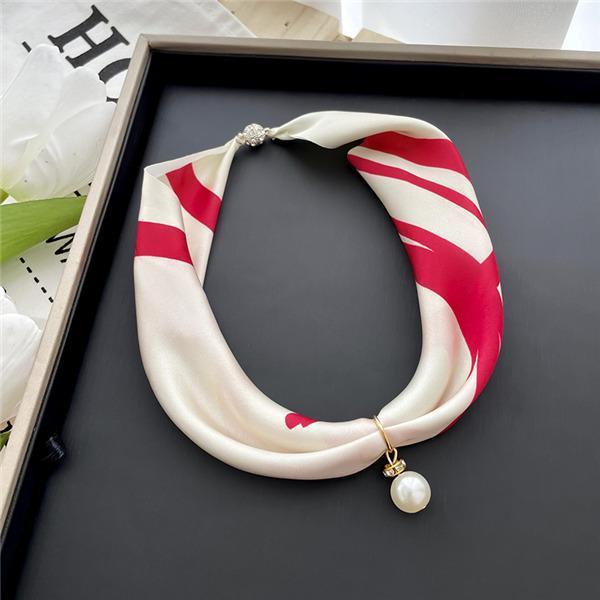 【値下げ】スカーフ マグネット式 ワンタッチ シルクタッチ 簡単 ネックレス風 レディース ラインストーン 花柄 チェック柄 おしゃれ エレガント 女性用 婦人 - 画像 (4)