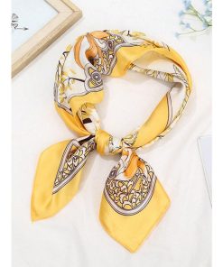 アクセサリー レディース スカーフ 女性用70年代のフラワープリントの模様入りシルク風バンダナスカーフ、ビンテージ風のスクエアスカ